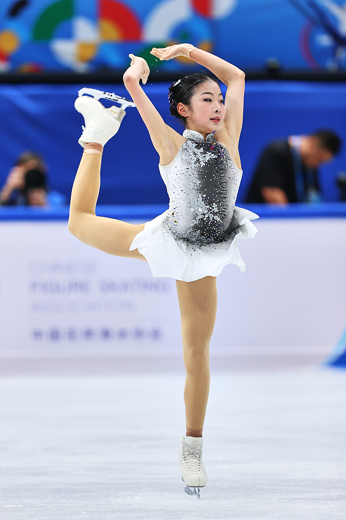 展现出强劲, 记者, 苦的女孩儿 展现出强劲, 记者, 苦的女孩儿